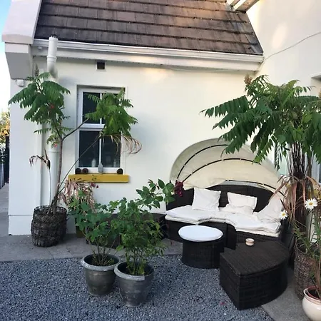 Isserkelly House *