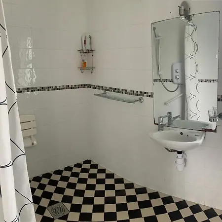 Lodge Isserkelly House