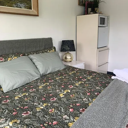 אכסניה Isserkelly House *