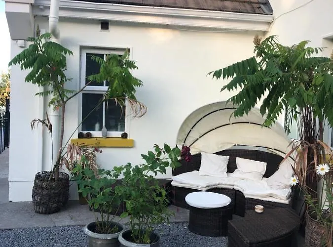 Isserkelly House *