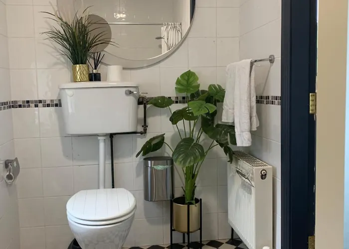 Lodge Isserkelly House