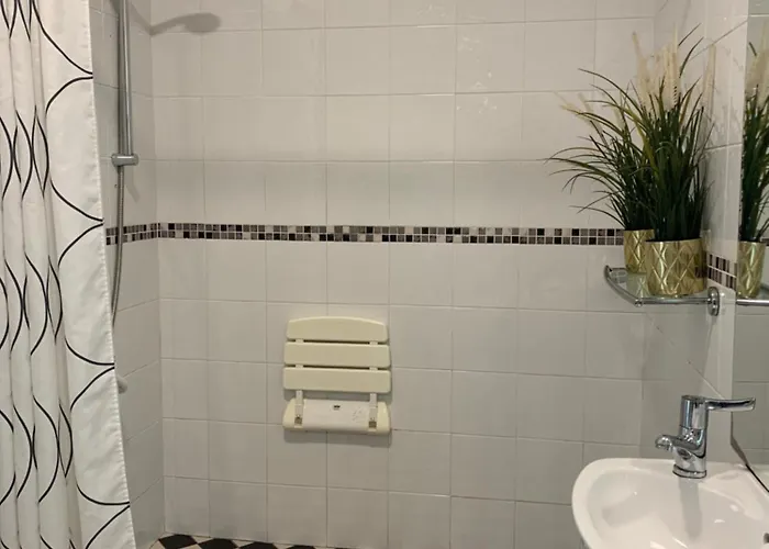 Isserkelly House Lodge *