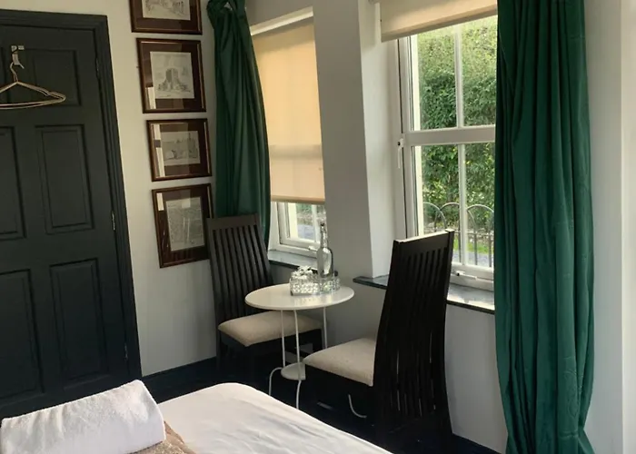 Lodge Isserkelly House